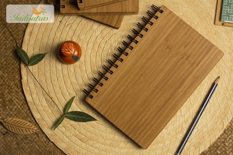 Bamboo notepad with recycled paper - Lifestyle